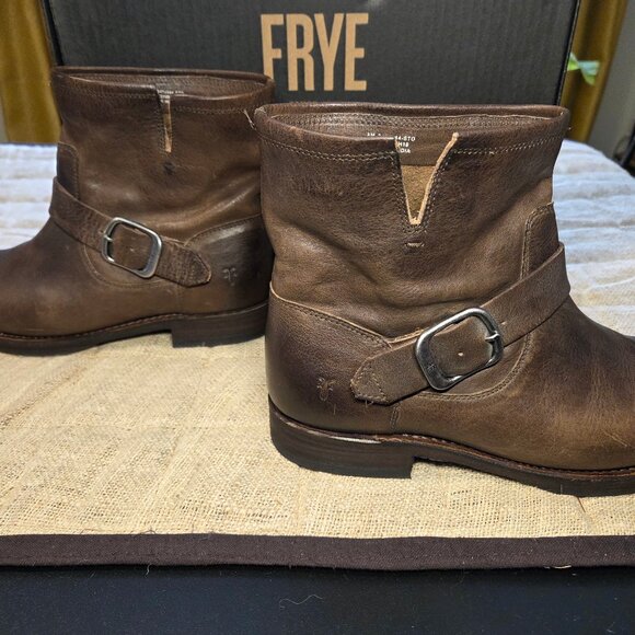 FRYE Veronica Bootie, 8, Like New Condition, With Box - Picture 6 of 11